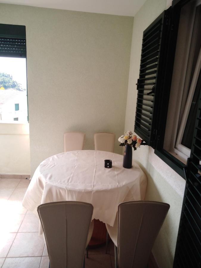 Apartman Ozi Petrovac Bagian luar foto