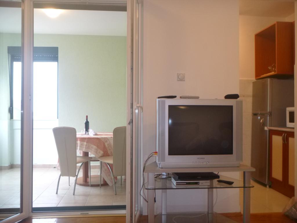 Apartman Ozi Petrovac Bagian luar foto