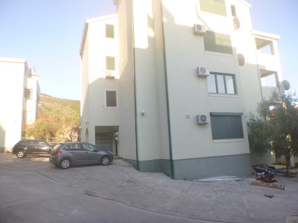 Apartman Ozi Petrovac Bagian luar foto